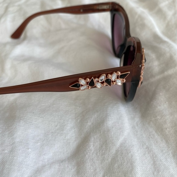 Nicole Miller sunglasses - brand new (maroon)